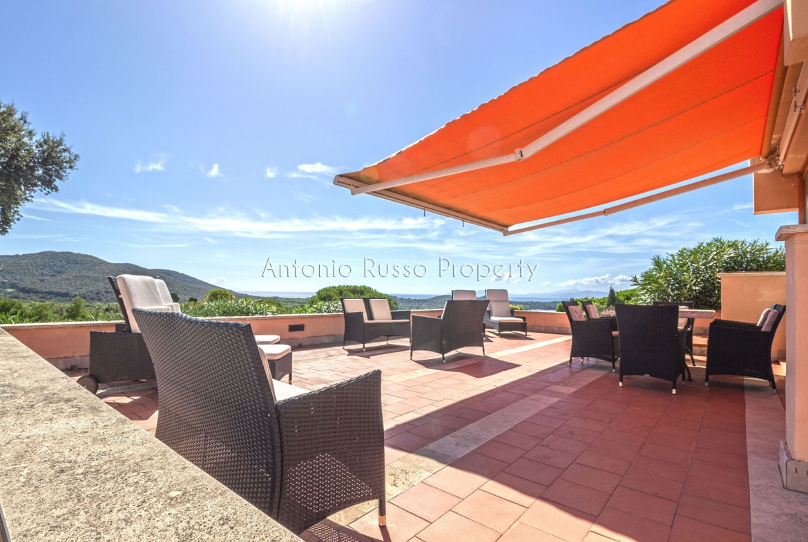 Villa vista mare in vendita a Punta Ala