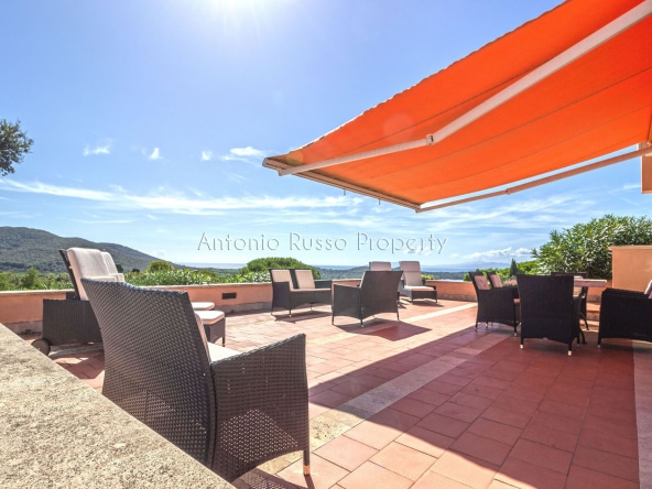 Villa vista mare in vendita a Punta Ala