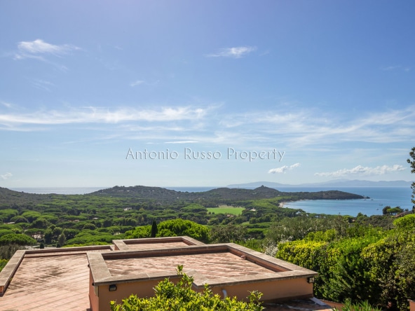 Villa vista mare in vendita a Punta Ala