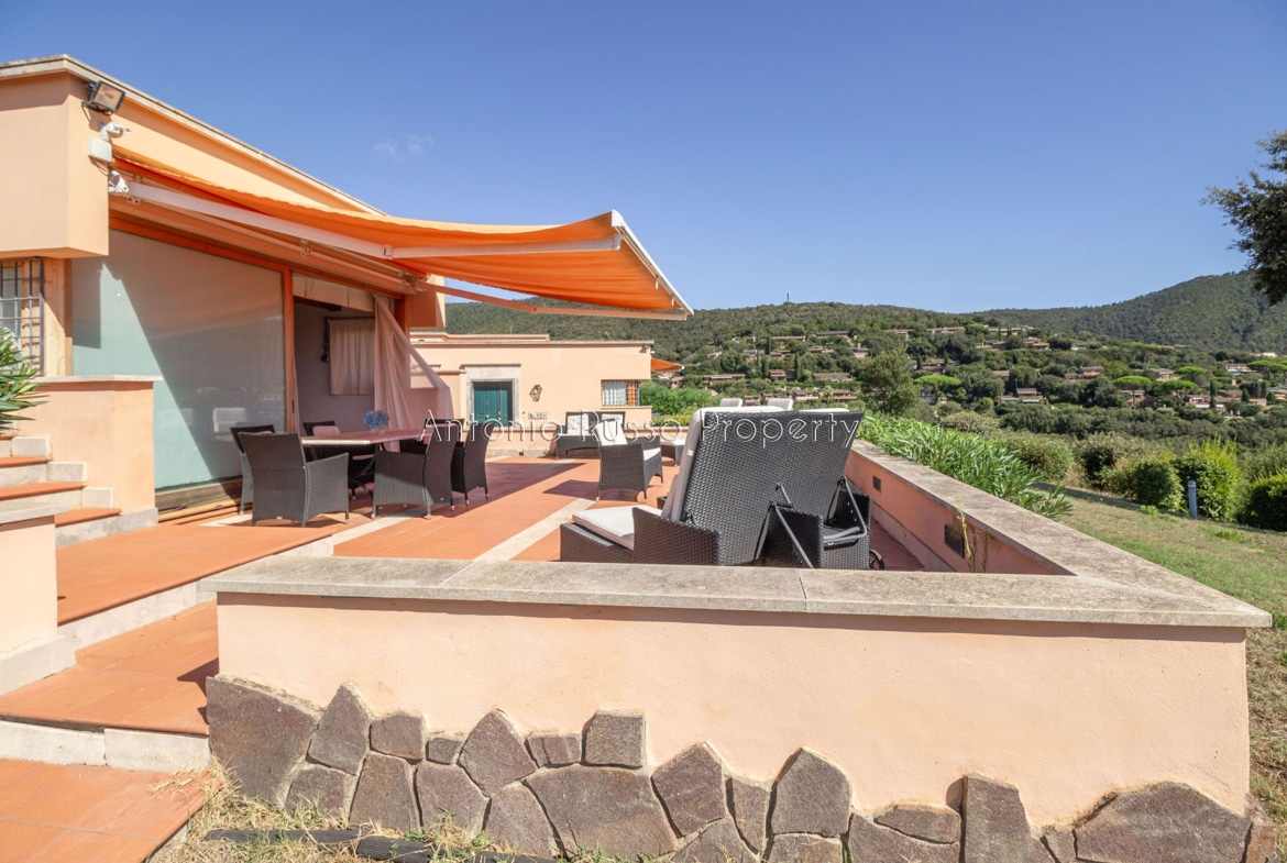 Villa vista mare in vendita a Punta Ala