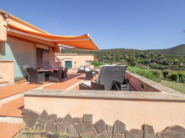 Villa vista mare in vendita a Punta Ala