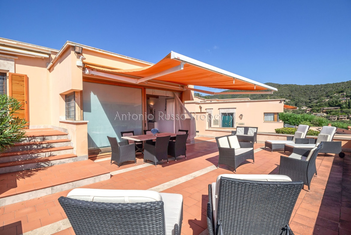 Villa vista mare in vendita a Punta Ala