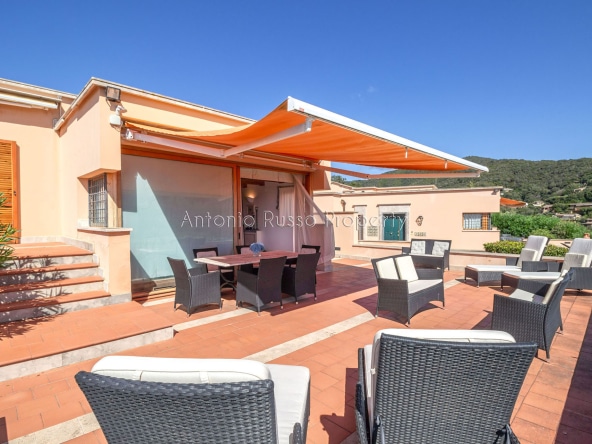 Villa vista mare in vendita a Punta Ala