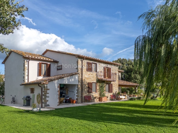 Casale in vendita in Toscana