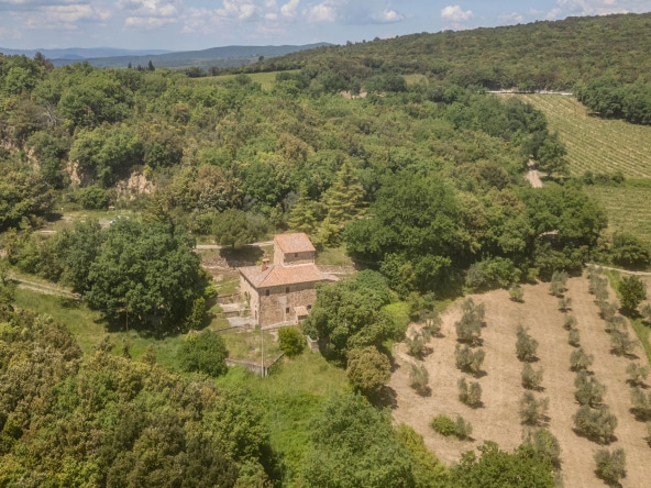 Casale da ristrutturare in vendita