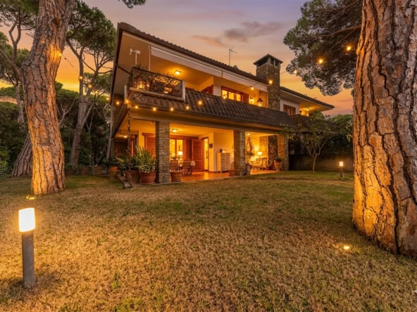Beachfront villa in the Tuscan Maremma, just a short walk from the beach