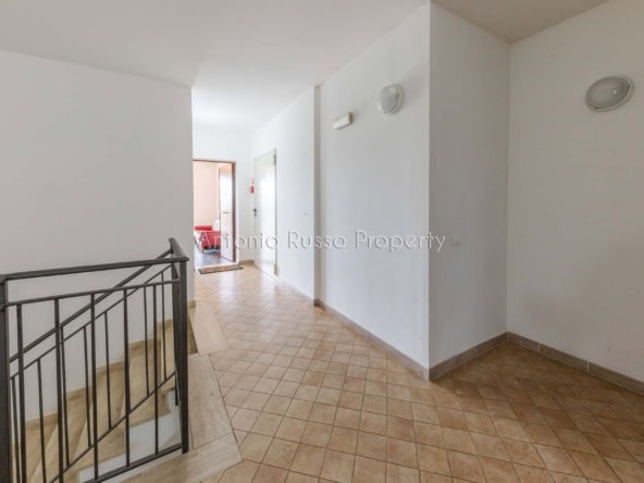Appartamento ottimo stato Grosseto in vendita. Terzo piano con ascensore, disposto su due livelli, terrazza di 29,6 mq, garage, cucina di design e finiture moderne.