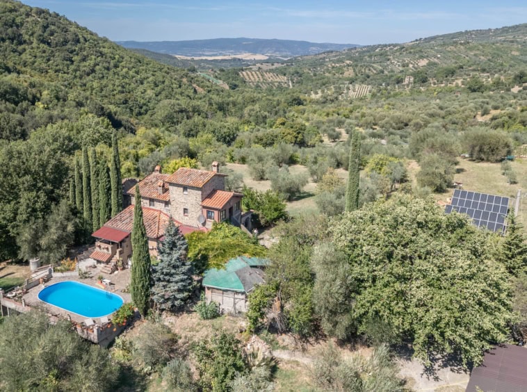 Farmhouse for sale in Castel del Piano